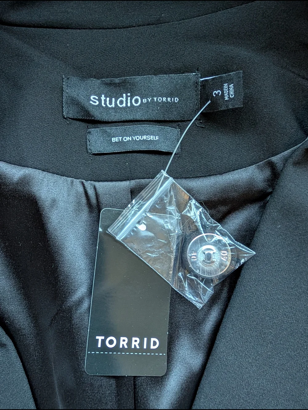 Torrid Plus Size NWT Black Cropped Blazer Jacket